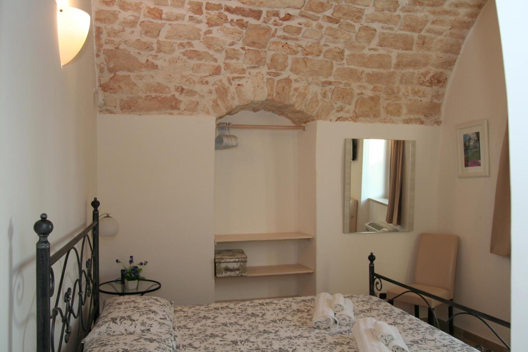 Bed and Breakfast La Dimora Gigante Castellana Grotte Habitación foto