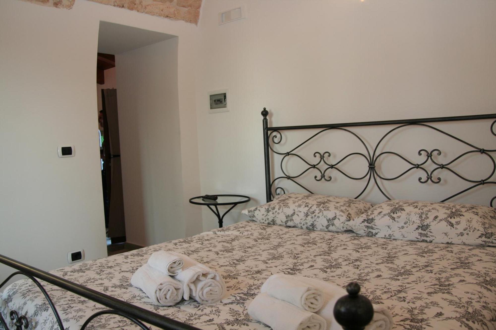 Bed and Breakfast La Dimora Gigante Castellana Grotte Habitación foto